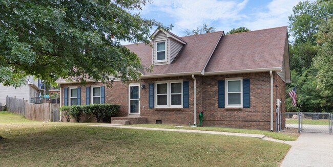 Foto del edificio - Newly renovated three bedroom home for ren...