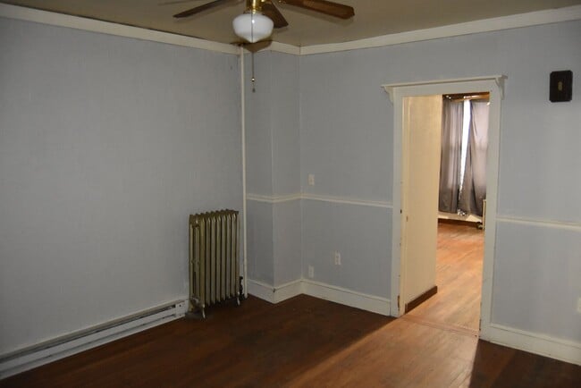 Building Photo - 1st Floor Apartment