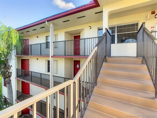 Foto del edificio - 1001 SW 128th Terrace