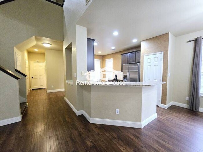 Building Photo - MOVE IN READY - PLANO TEXAS - 2BEDS 2.5 BATHS