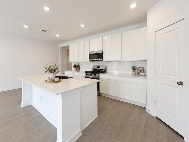Building Photo - 513 Robin Ct