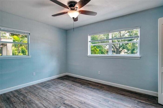 Building Photo - 1645 Mockingbird Ln