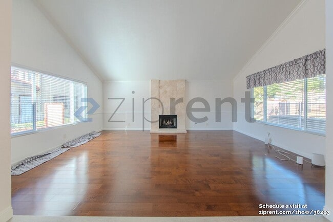 Foto del edificio - 21101 Mill Ridge Dr