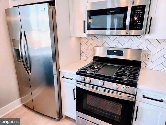 Foto del edificio - 1915 H St NE