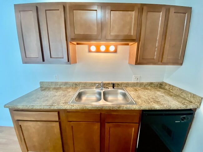 Building Photo - Greenway Park Apartments