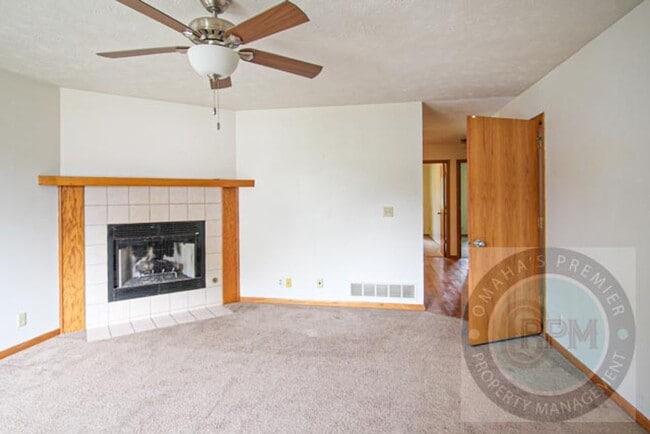 Building Photo - Comfortable 2 Bedroom/ 2 Bathroom/ 2 Car D...
