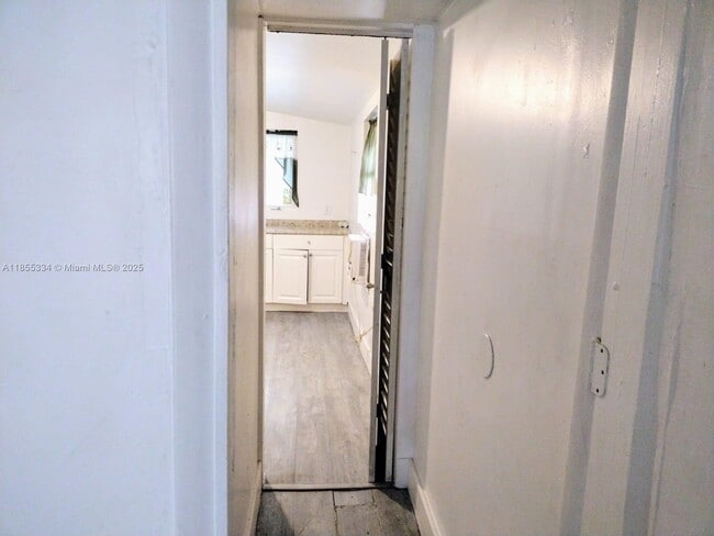 Foto del edificio - 5647 NW 5th Ct