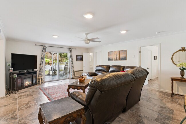 Foto del edificio - 111 Thompson Cove Rd