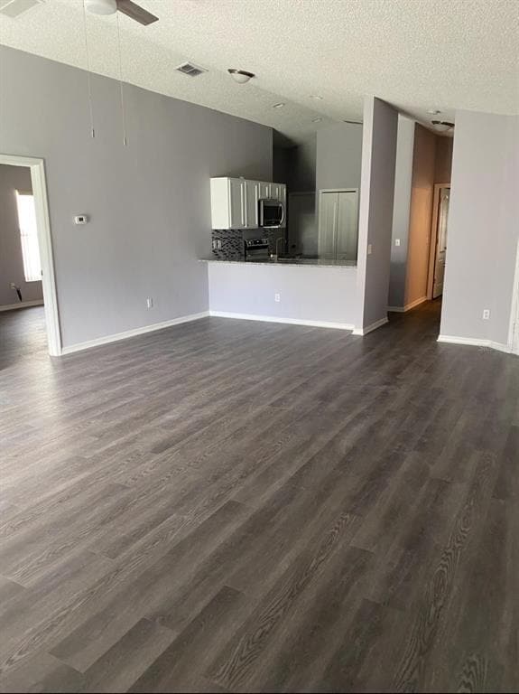 Foto del edificio - 1548 Tiverton Blvd