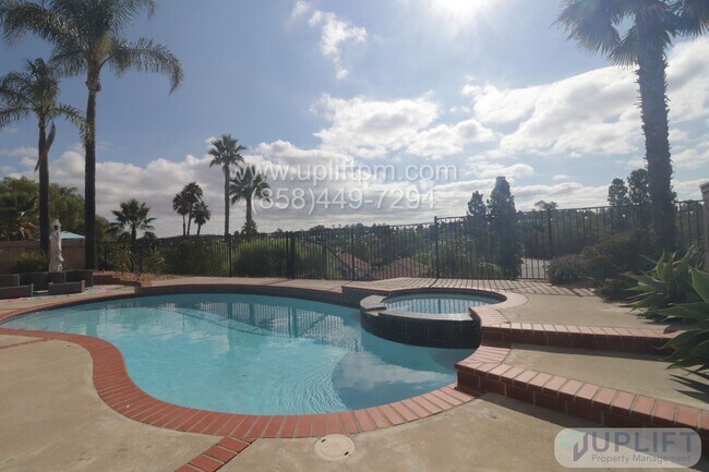 Building Photo - 4 Bedroom Home with Pool & Spa