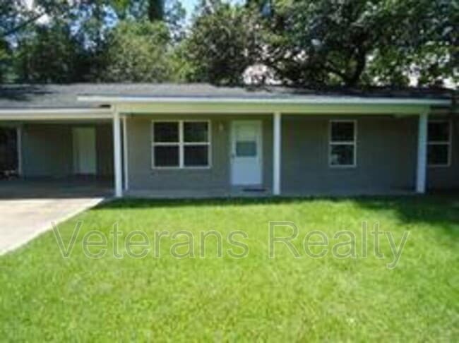 Photo - 113 Alverado Dr House