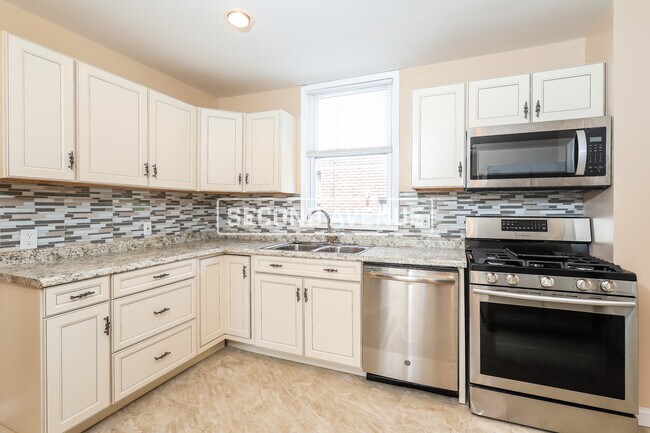 Building Photo - 402 3rd ST