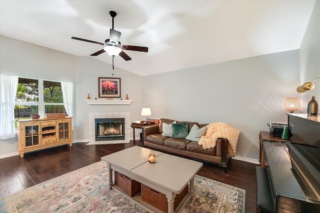 Foto del edificio - 802 Lantana Dr