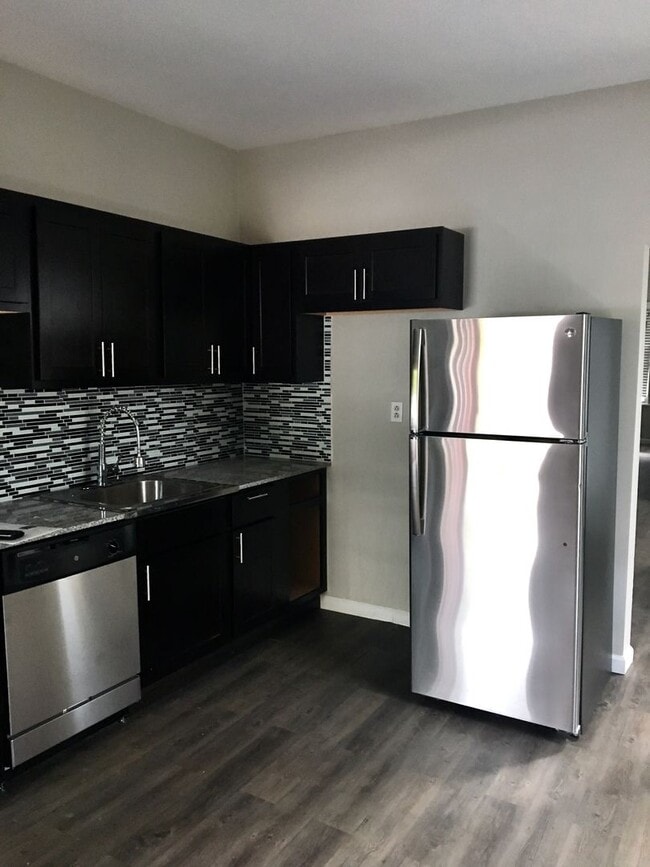 Building Photo - *** Amazing Apartment in Mt. Washington * Pet Friendly * Duplex style * Available Now * Spacious ...