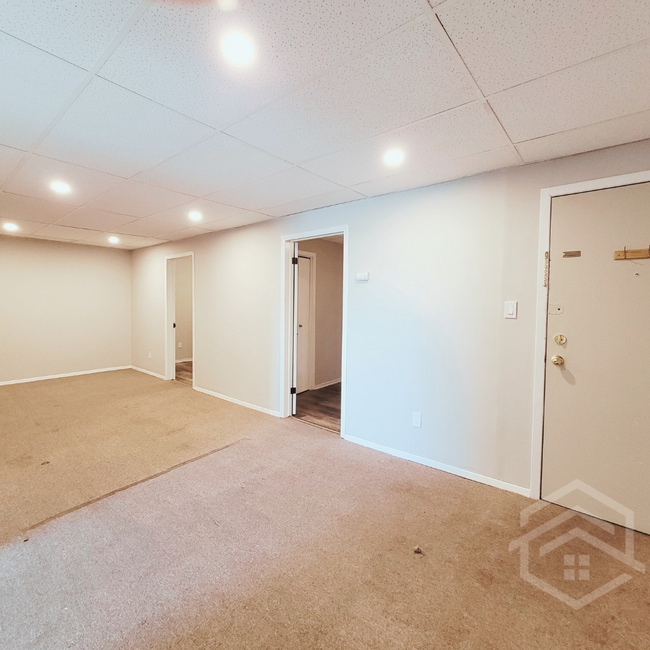 Building Photo - 2-Bedroom Apartment in the Heart of Woodstock!