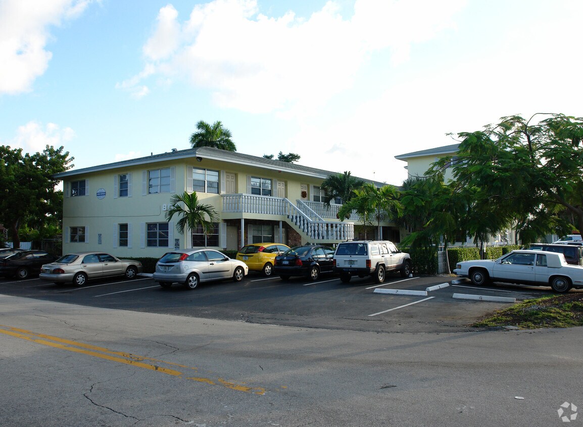 Building Photo - 800 NE 17th Way