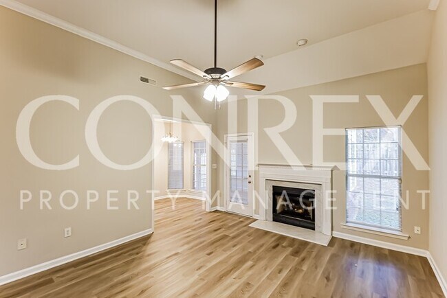 Foto del edificio - 3 Bedroom Brick Classic -- One Month of Fr...