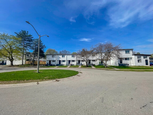 Building Photo - Sunnydale