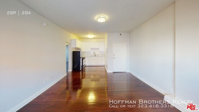 Building Photo - 752 S Mariposa Ave