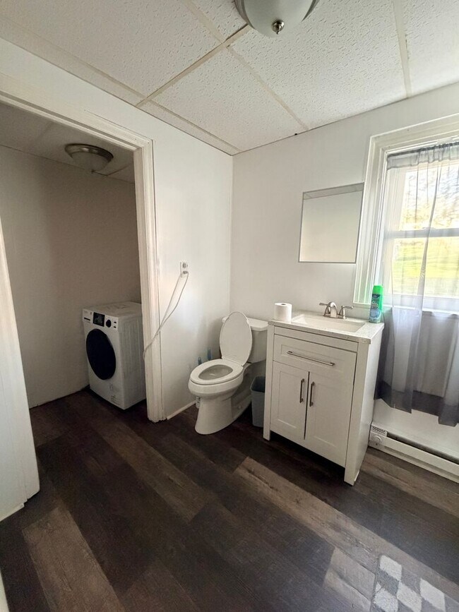 Building Photo - 337 W Orange St