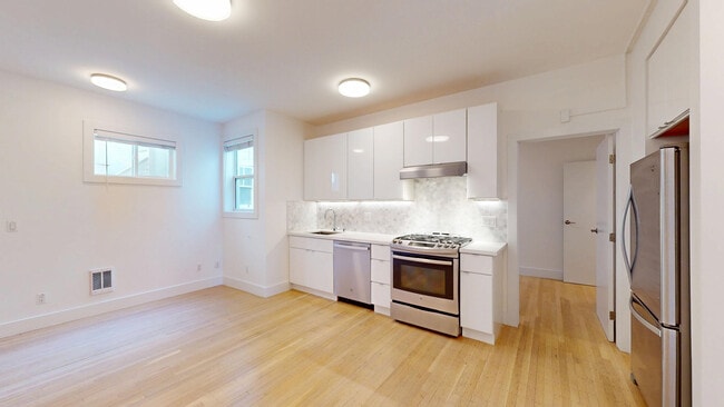 Building Photo - 3320 Octavia St