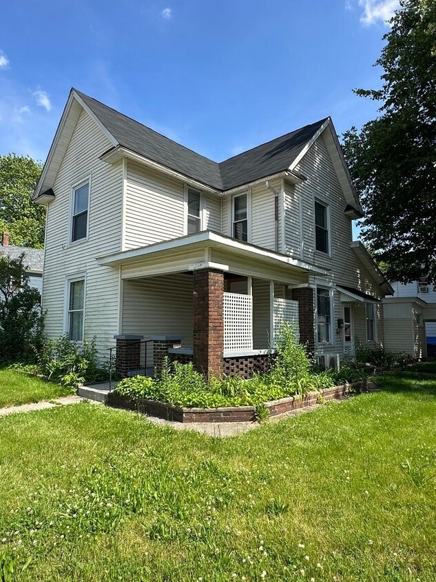 Primary Photo - ?? Spacious 3BR/2BA Home in Lafayette – Pe...