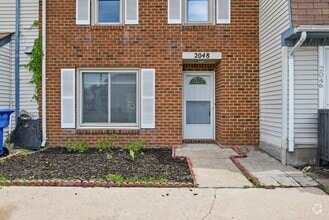 Building Photo - 2048 Lyndora Rd
