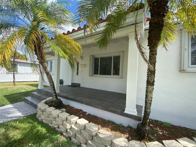 Building Photo - 1250 Wren Ave