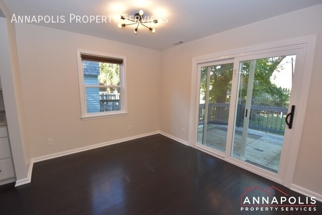 Foto del edificio - 114 Oakwood Rd