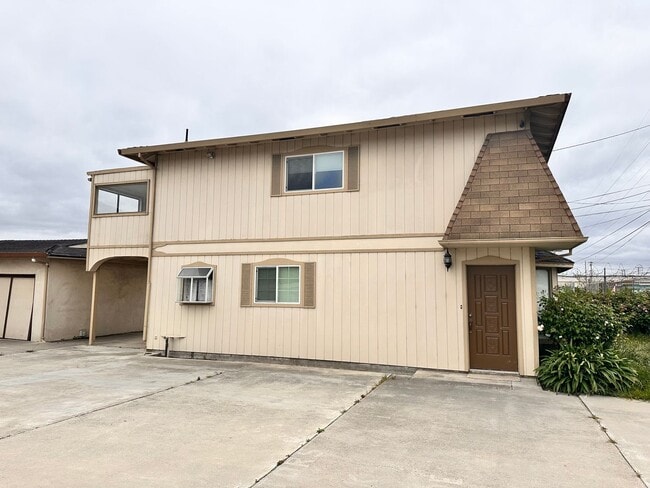 Building Photo - 11435 Del Monte Ave