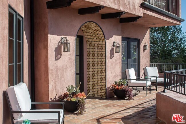 Foto del edificio - 8425 W Sunset Blvd