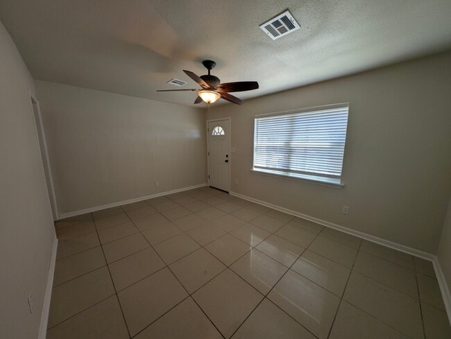 Photo - 717 S Midwest Blvd House