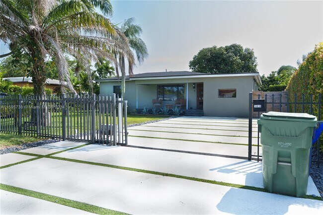 Building Photo - 14818 S Biscayne River Dr