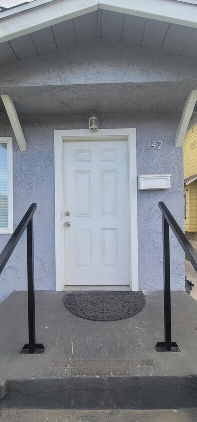 Primary Photo - 142 E 65th St