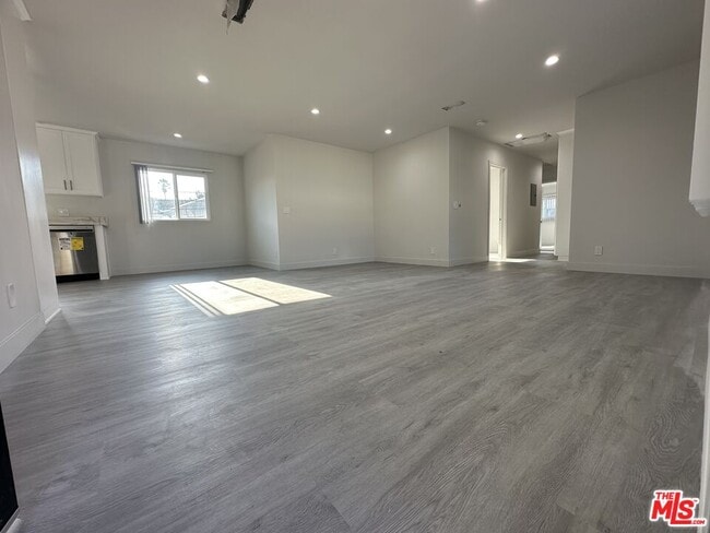 Building Photo - 1118 S Holt Ave