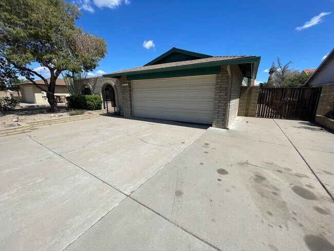 Building Photo - 12931 N 73Rd Ave