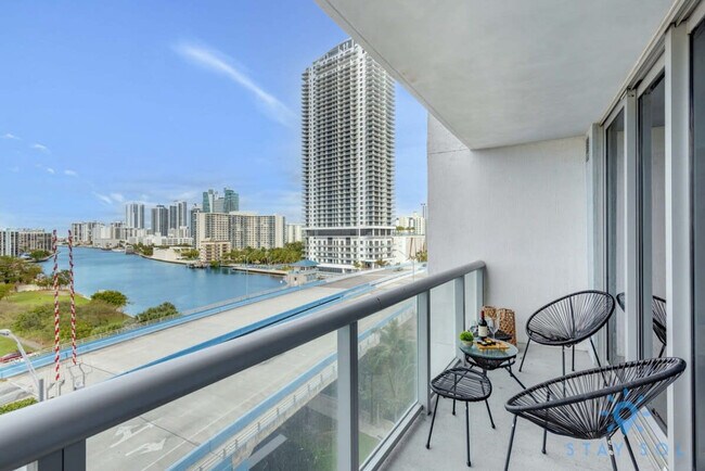 Building Photo - 2601 E Hallandale Beach Blvd