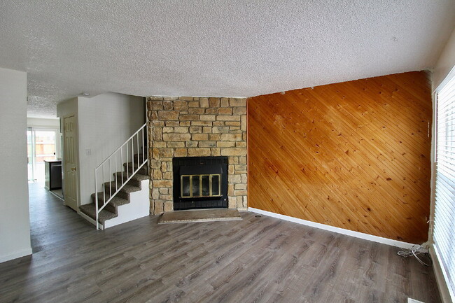 Building Photo - 1811 S Quebec Way
