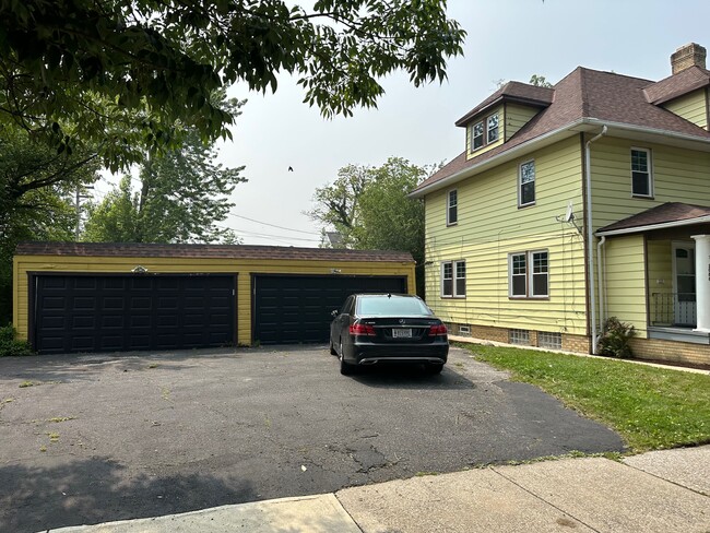 2-Car Private garage with opener - 2086 Marlindale Rd