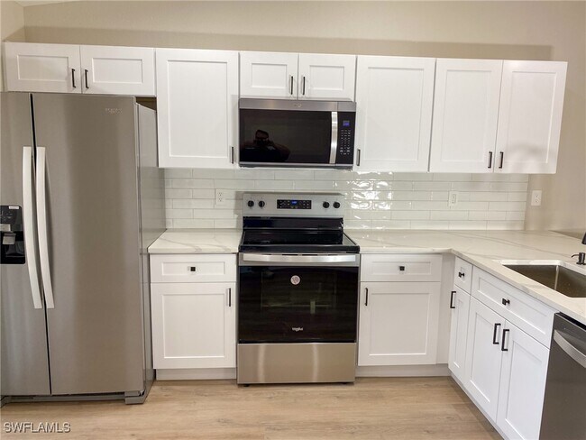 Foto del edificio - 4180 Looking Glass Ln