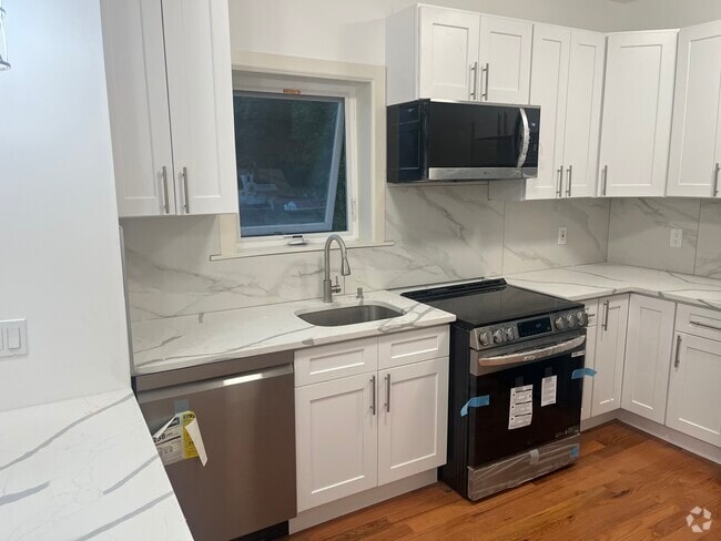 Building Photo - 535 Van Cortlandt Park Ave