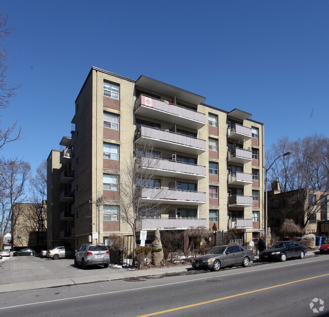 Foto principal - 130 Cosburn Ave