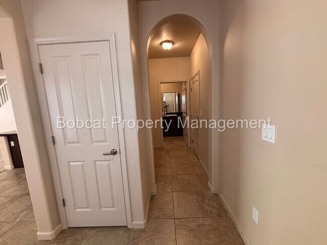 Foto del edificio - 825 Cassidy Ct