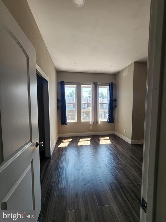 Foto del edificio - 6225 Larchwood Ave