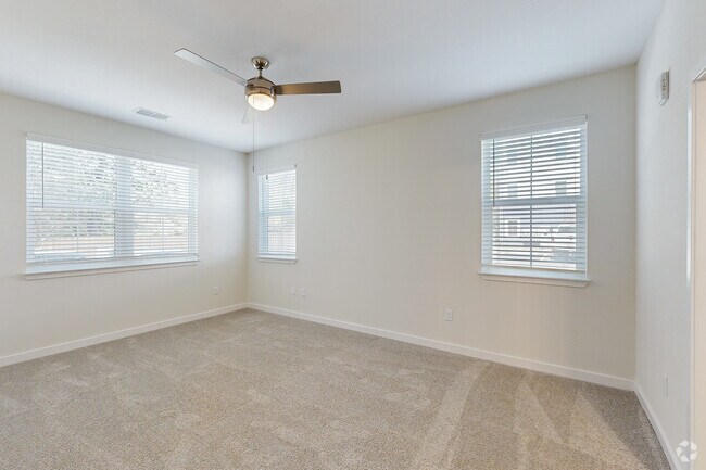 2BR, 2BA - 1,077SF - Master Bedroom - Madison Shores