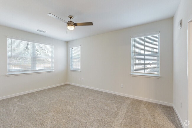 2BR, 2BA - 1,077SF - Master Bedroom - Madison Shores