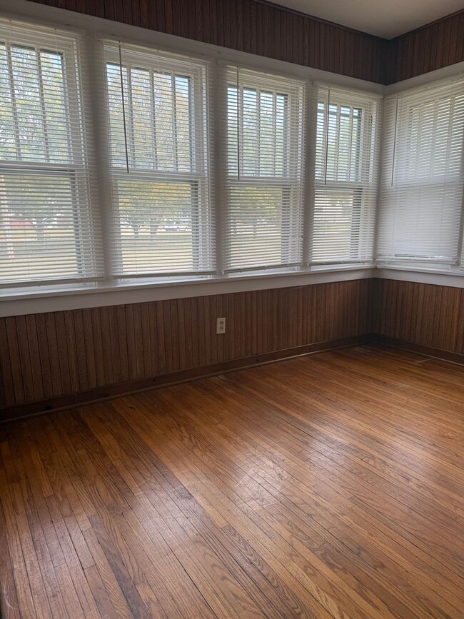 Building Photo - Charming 2 Bedroom, 1 Bath House for Rent ...