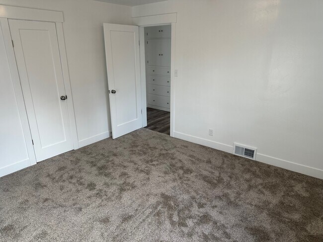 Foto del edificio - 479 W Center St