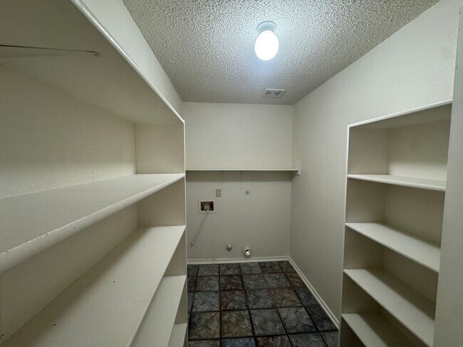 Foto del edificio - 8928 Kenton Briar