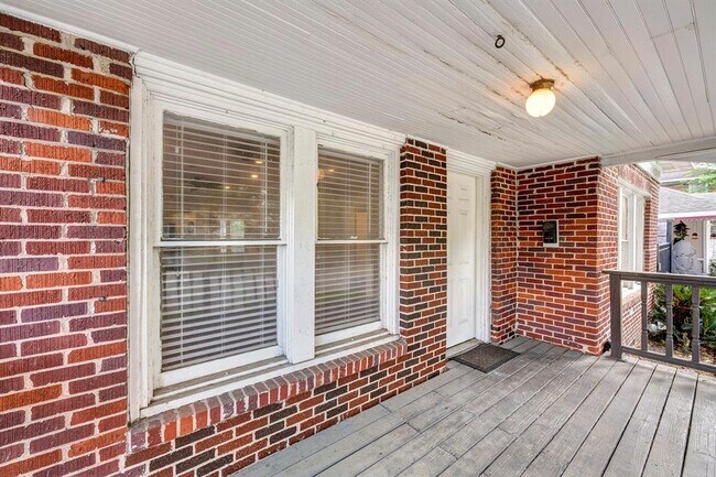 Building Photo - 1236 W Gray St